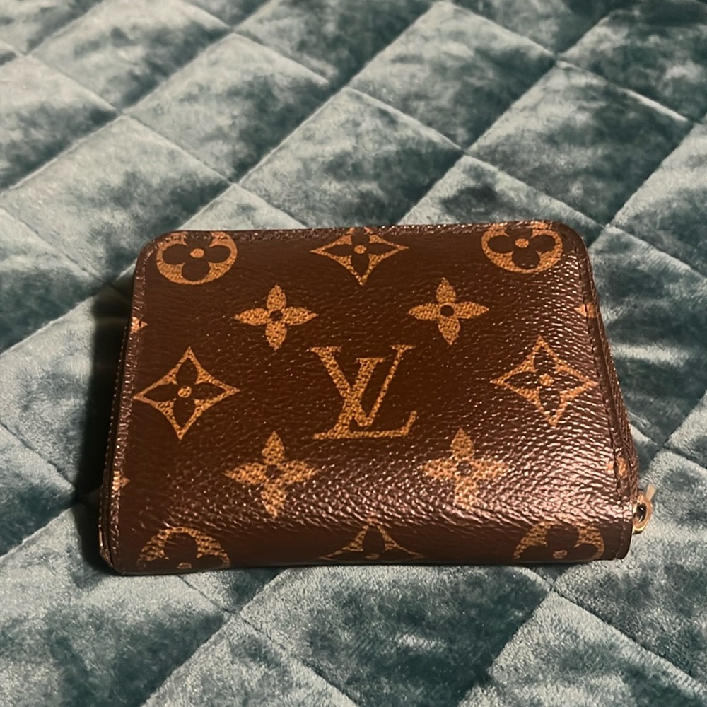 Louis Vuitton zippy wallet